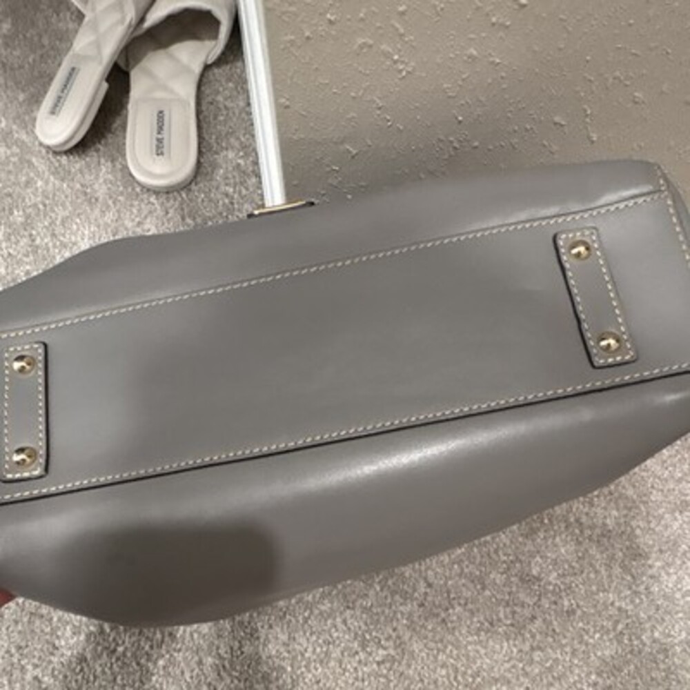Dooney & Bourke Gray Solid Tote Bag Red Lining Zip Closure Inner Pockets Gold - Picture 6 of 6